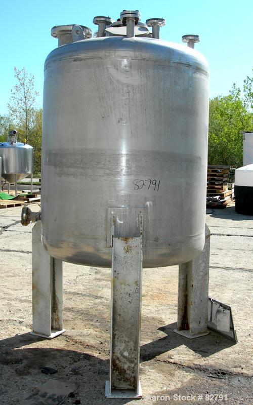 USED: Southern Steel pressure tank, 600 gallon, 304L stainless steel, vertical. 54" diameter x 60" straight side. Dished top, slight coned bottom. Internal rated 15 psi at 300 deg F. Openings: top (6...