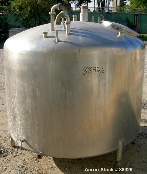 USED: St Regis tank, 500 gallon, 304 stainless steel, vertical. 66" diameter x 39" straight side, elliptical top, inverted dish bottom. (1) Spray ball. Openings: top (3) 1-7/8" NPT, 18" manway with c...