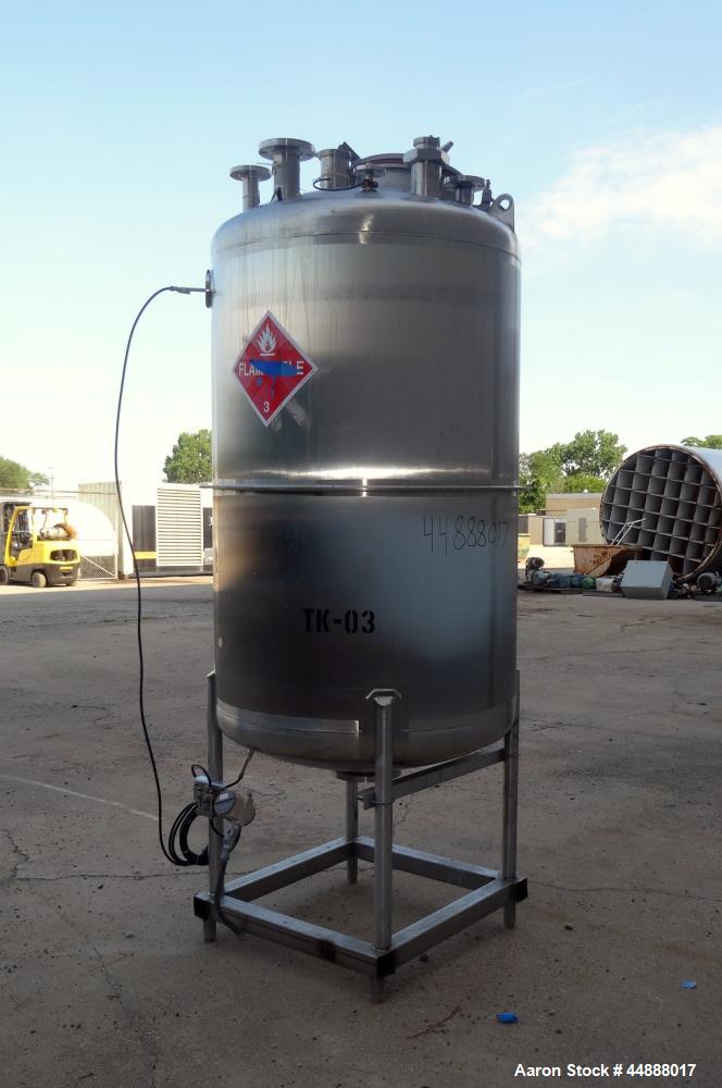 Used Tiger Steel Pressure Tank, 500 Gallon, 304L Stainless Steel, Vertical. 45" Diameter x 67" straight side, dished top & bottom. Internal rated 15psi/Full Vacuum at 350 degrees F. Openings top 1", ...