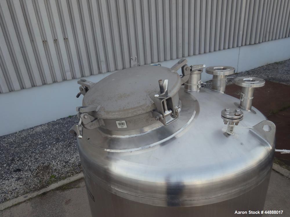 Used Tiger Steel Pressure Tank, 500 Gallon, 304L Stainless Steel, Vertical. 45" Diameter x 67" straight side, dished top & bottom. Internal rated 15psi/Full Vacuum at 350 degrees F. Openings top 1", ...
