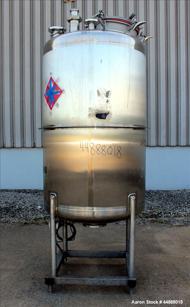 Used Tiger Steel Pressure Tank, 500 Gallon, 304L Stainless Steel, Vertical. 45" Diameter x 67" straight side, dished top & bottom. Internal rated 15psi/Full Vacuum at 350 degrees F. Openings top 1", ...