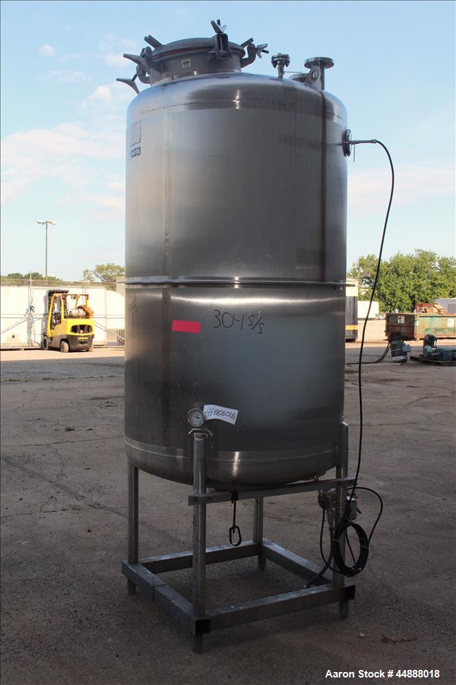 Used Tiger Steel Pressure Tank, 500 Gallon, 304L Stainless Steel, Vertical. 45" Diameter x 67" straight side, dished top & bottom. Internal rated 15psi/Full Vacuum at 350 degrees F. Openings top 1", ...