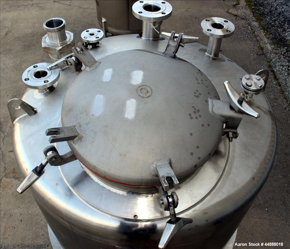 Used Tiger Steel Pressure Tank, 500 Gallon, 304L Stainless Steel, Vertical. 45" Diameter x 67" straight side, dished top & bottom. Internal rated 15psi/Full Vacuum at 350 degrees F. Openings top 1", ...