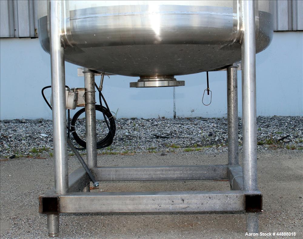 Used Tiger Steel Pressure Tank, 500 Gallon, 304L Stainless Steel, Vertical. 45" Diameter x 67" straight side, dished top & bottom. Internal rated 15psi/Full Vacuum at 350 degrees F. Openings top 1", ...