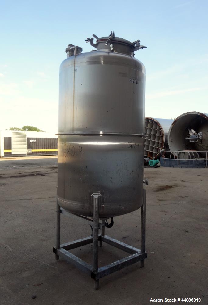 Used Tiger Steel Pressure Tank, 500 Gallon, 304L Stainless Steel, Vertical. 45" Diameter x 67" straight side, dished top & bottom. Internal rated 15psi/Full Vacuum at 350 degrees F. Openings top 1", ...