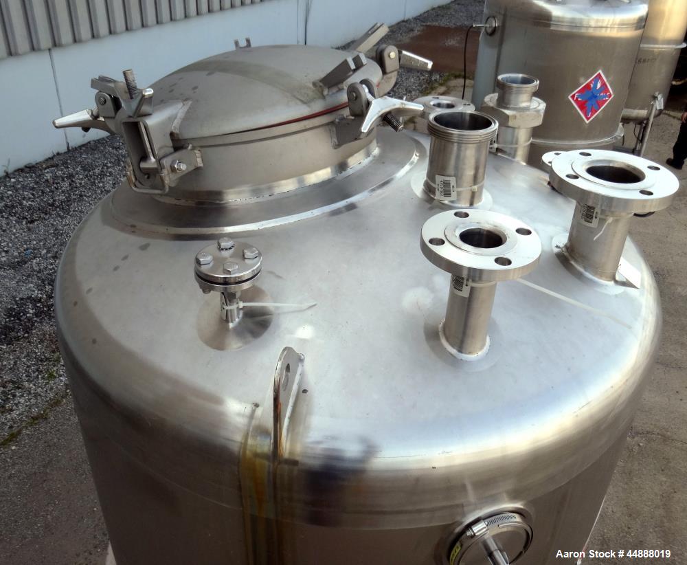 Used Tiger Steel Pressure Tank, 500 Gallon, 304L Stainless Steel, Vertical. 45" Diameter x 67" straight side, dished top & bottom. Internal rated 15psi/Full Vacuum at 350 degrees F. Openings top 1", ...