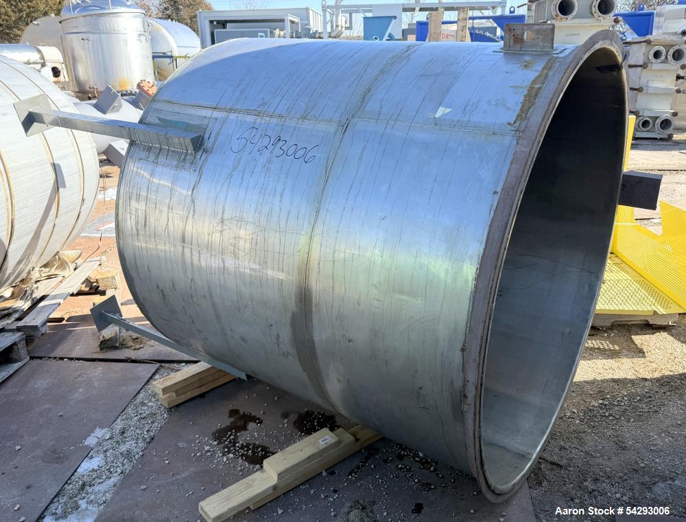 Used Approximately 750 Gallon 304 Stainless Steel Open Top Storage Tank – Vertic