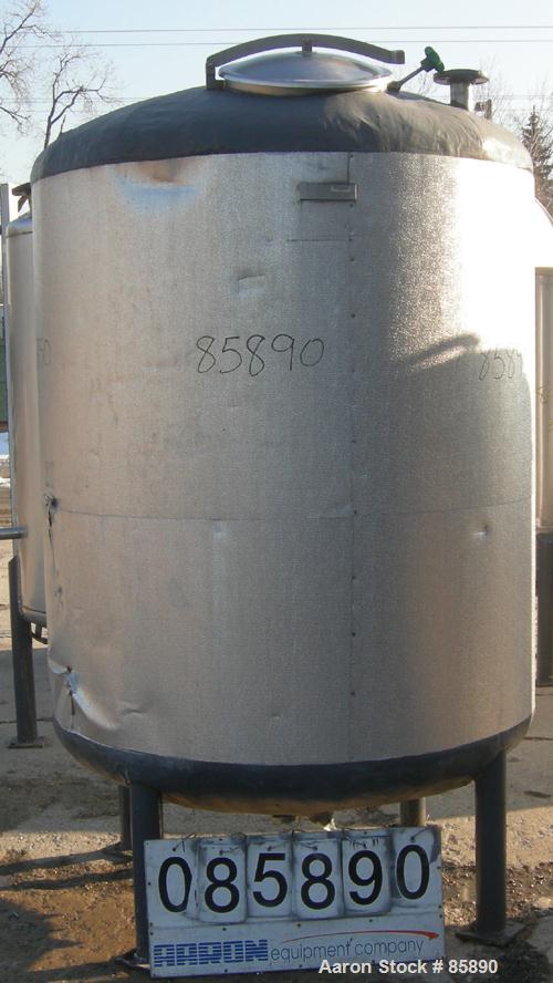 Used Vendome Tank, 675 Gallon, 304 Stainless Steel, Vertical. 54" diameter x 63" straight side. Dished top and bottom. (1) Spray ball. Openings: top 3/4" NPT, 1" NPT, (2) 2", 4", 16" manway with cove...