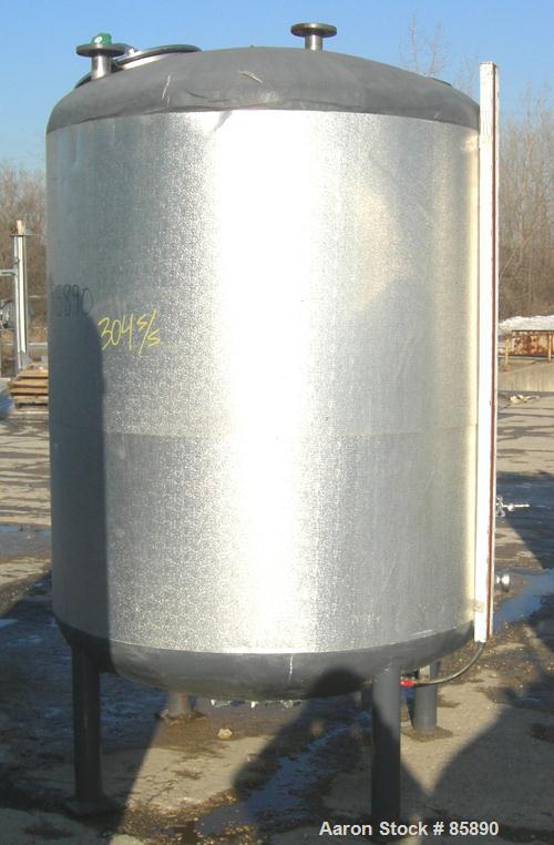 Used Vendome Tank, 675 Gallon, 304 Stainless Steel, Vertical. 54" diameter x 63" straight side. Dished top and bottom. (1) Spray ball. Openings: top 3/4" NPT, 1" NPT, (2) 2", 4", 16" manway with cove...