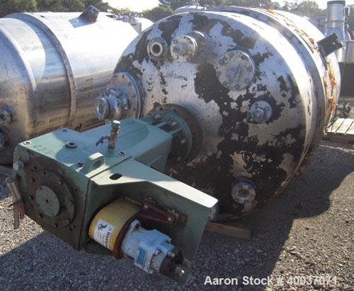 Used Walker Stainless Tank, 900 Gallon, Stainless Steel, Vertical. Approximately 60" diameter x 72" straight side, dished top and bottom. Internal rated 75 psi at 325 deg F. Lightnin agitator model 7...