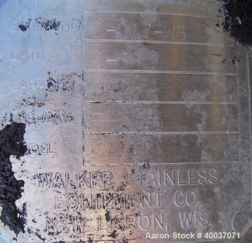 Used Walker Stainless Tank, 900 Gallon, Stainless Steel, Vertical. Approximately 60" diameter x 72" straight side, dished top and bottom. Internal rated 75 psi at 325 deg F. Lightnin agitator model 7...