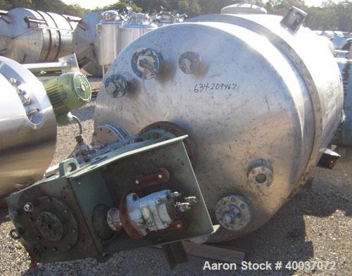 Used Walker Stainless Tank, 900 Gallon, Stainless Steel, vertical. Approximately 60" diameter x 72" straight side, dished top and bottom. Internal rated 75 psi at 325 deg F. Lightnin agitator model 7...