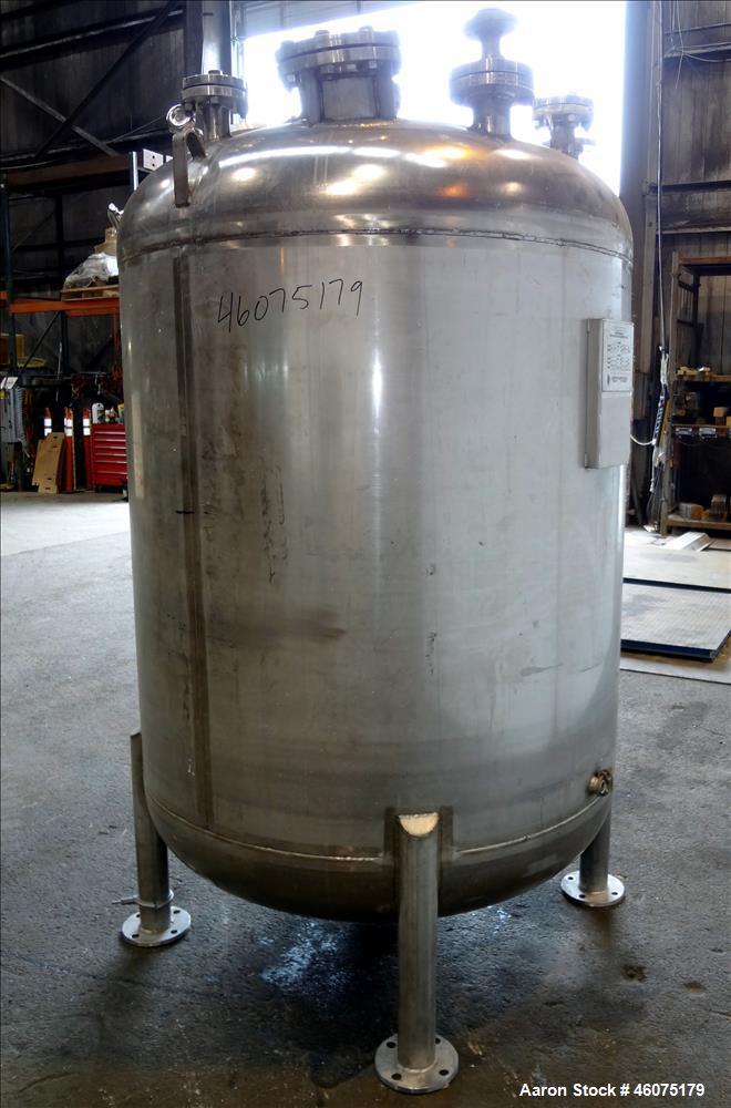 Used Watson Metal Masters Pressure Tank, 500 Gallon, 316L Stainless Steel, Vertical. 52" Diameter x 52" straight side, dished top & bottom. Internal rated 80 psi at -20 to 300 degrees F. Top openings...