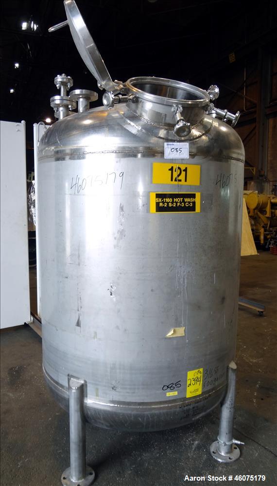 Used Watson Metal Masters Pressure Tank, 500 Gallon, 316L Stainless Steel, Vertical. 52" Diameter x 52" straight side, dished top & bottom. Internal rated 80 psi at -20 to 300 degrees F. Top openings...