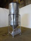 Used Tank, Approximate 750 Gallon, 304 Stainless Steel, Vertical.