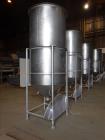 Used Tank, Approximate 750 Gallon, 304 Stainless Steel, Vertical.