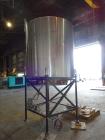 Used Tank, Approximately 1,100 Gallon, 304 Stainless Steel, Vertical.