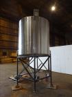 Used Tank, Approximately 1,100 Gallon, 304 Stainless Steel, Vertical.