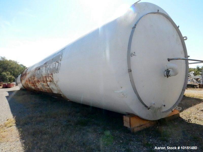 Tanque de acero inoxidable Mueller usado.  Aproximadamente 50,000 galones; 11'6' de diámetro x 64'5' de lado recto; chaqueta...