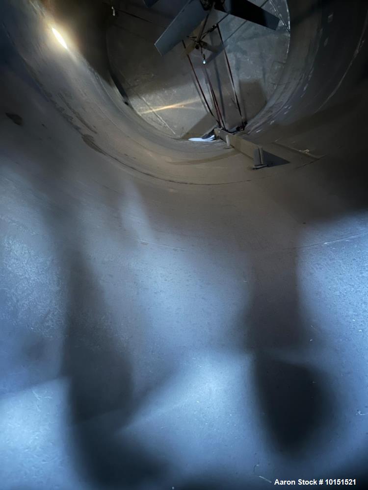 Used Stainless Steel Mix Tank, Approx. 10000 Gallons. 112" dia. x 20' straight side