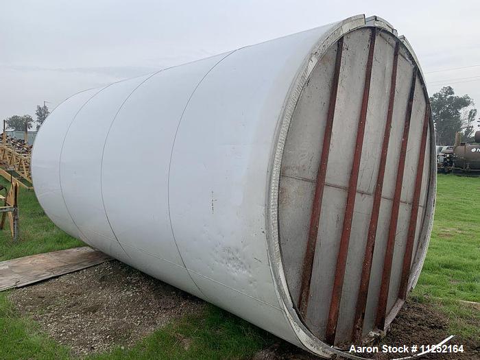 Used Stainless Steel Tank, Approximately 5,500 Gallon