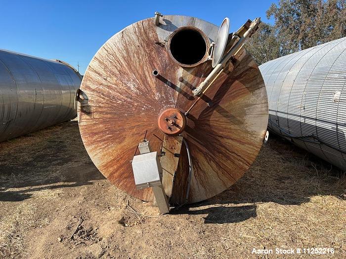 Gebrauchter Edelstahl-Bulk-Lagertank, ca. 8.600 Gallonen Fassungsvermögen, Edelstahl 304. Das Gefäß misst 94' Durchmesser x ...