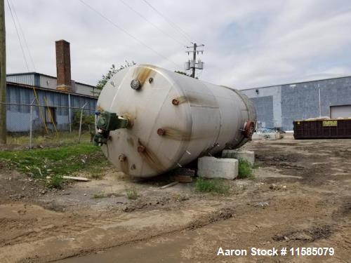 Used-16000 Gallon (approximately) Vertical T304 Stainless Steel Mix Tank