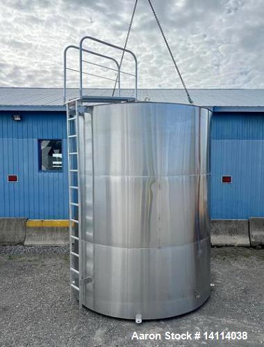 Unused- 6,600 Gallon 304 Stainless Steel Tank. (24,984 Liters) Interior Dimensions: 9'6" diameter x 12' straight side. Top and bottom side manways with lids. CIP Spray Ball. Top side inlets 2" Tri-cl...