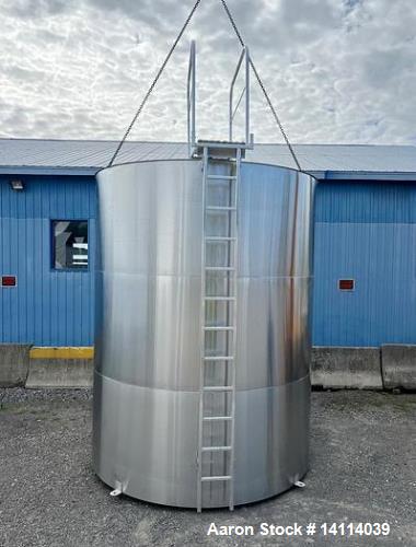 Unused- 6,600 Gallon 304 Stainless Steel Tank. (24,984 Liters) Interior Dimensions: 9'6" diameter x 12' straight side. Top and bottom side manways with lids. CIP Spray Ball. Top side inlets 2" Tri-cl...