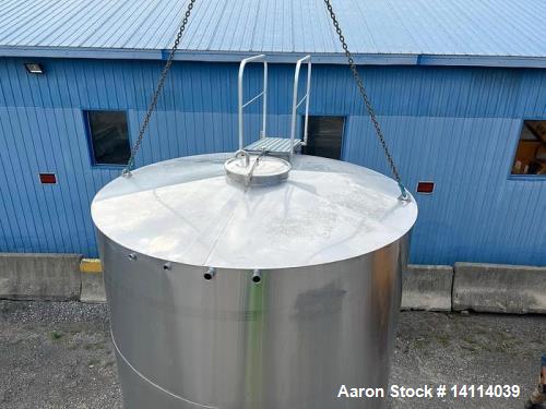 Unused- 6,600 Gallon 304 Stainless Steel Tank. (24,984 Liters) Interior Dimensions: 9'6" diameter x 12' straight side. Top and bottom side manways with lids. CIP Spray Ball. Top side inlets 2" Tri-cl...