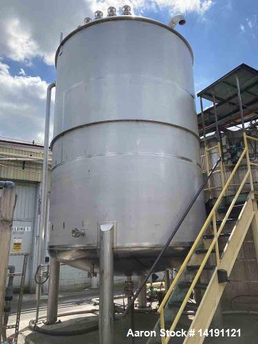 Used 10000 Gallon 304L Stainless Steel Vertical Tank