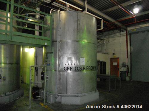 Used Saracco Tank & Mfg Approximately 5,200 Gallon Stainless Steel Storage Tank. Approximately 9' diameter x 11' straight side. Flat bottom and slight cone top. Various top openings including a 17" m...