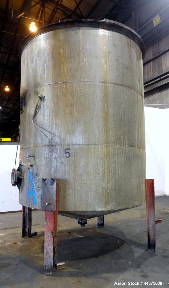 Used Tank, 5000 Gallon, 316 Stainless Steel, Vertical. Approximate 108" diameter x 126" straight side, flat top, coned bottom. Fixed carbon steel agitator bridge, approximate 1/5 top opening with cov...