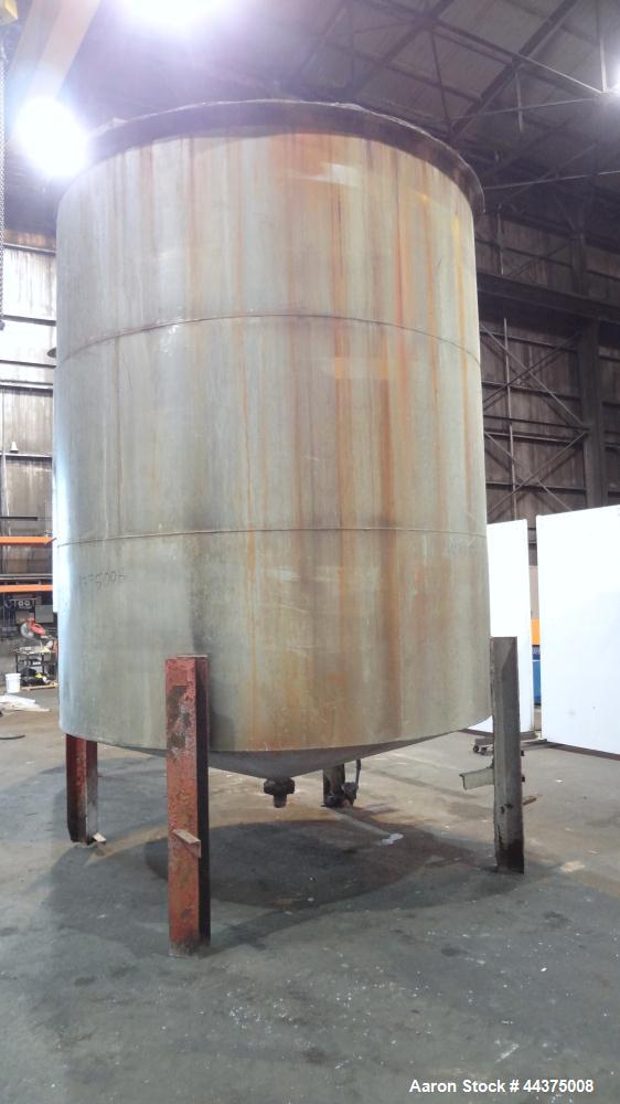 Used Tank, 5000 Gallon, 316 Stainless Steel, Vertical. Approximate 108" diameter x 126" straight side, flat top, coned bottom. Fixed carbon steel agitator bridge, approximate 1/5 top opening with cov...