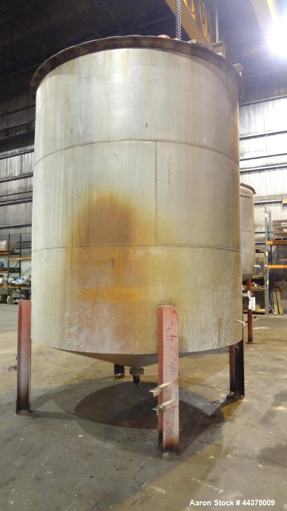 Used Tank, 5000 Gallon, 316 Stainless Steel, Vertical. Approximate 108" diameter x 126" straight side, flat top, coned bottom. Fixed carbon steel agitator bridge, approximate 1/5 top opening with cov...