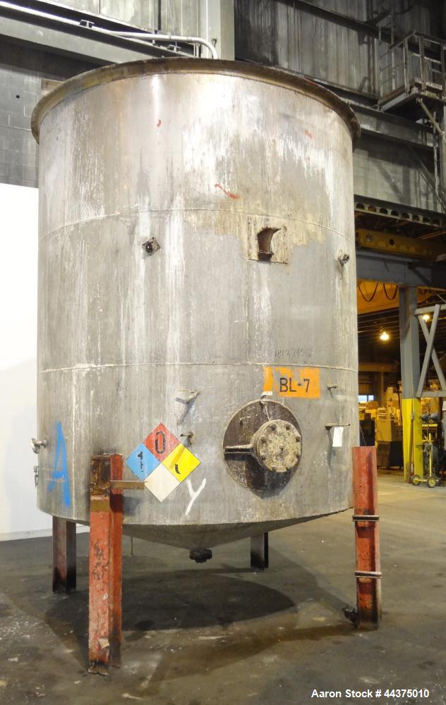 Used Tank, 5000 Gallon, 316 Stainless Steel, Vertical. Approximate 108" diameter x 126" straight side, flat top, coned bottom. Fixed carbon steel agitator bridge, approximate 1/5 top opening with cov...