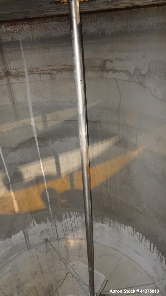 Used Tank, 5000 Gallon, 316 Stainless Steel, Vertical. Approximate 108" diameter x 126" straight side, flat top, coned bottom. Fixed carbon steel agitator bridge, approximate 1/5 top opening with cov...