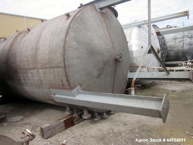 Used Tank, 5500 Gallon, 304 Stainless Steel, Vertical. 96” Diameter x 192” straight side, flat top, coned bottom. Fixed carbon steel agitator bridge with a top entering Chemineer agitator, 4 blade tu...