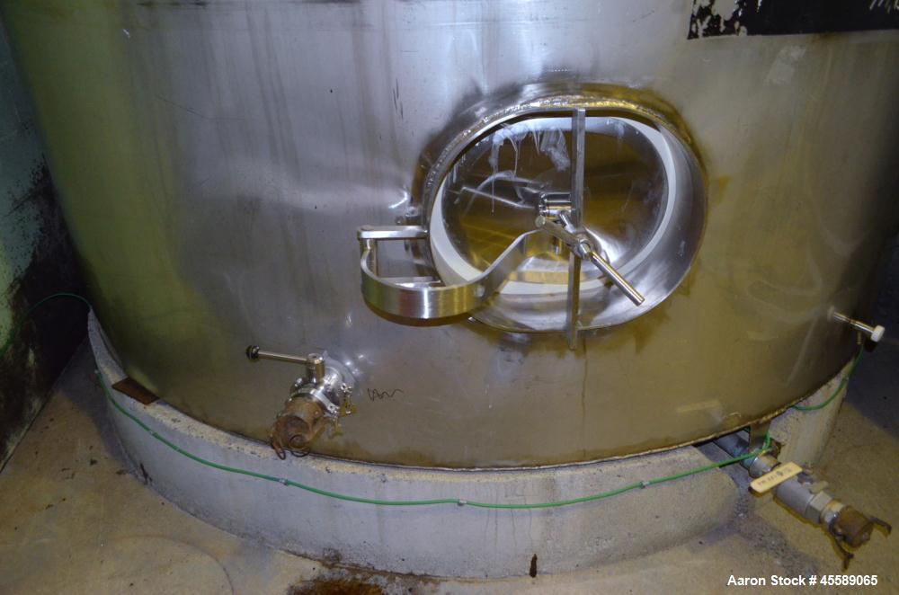 Used 7250 Gallon Stainless Steel Vertical Tank