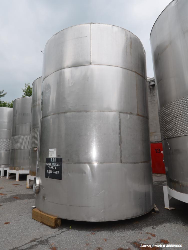 Used 7250 Gallon Stainless Steel Vertical Tank