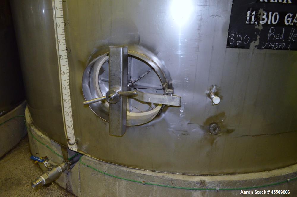 Used 7250 Gallon Stainless Steel Vertical Tank