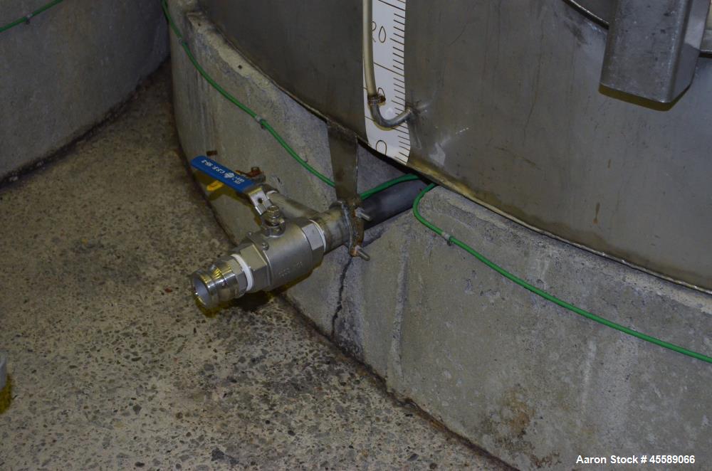Used 7250 Gallon Stainless Steel Vertical Tank