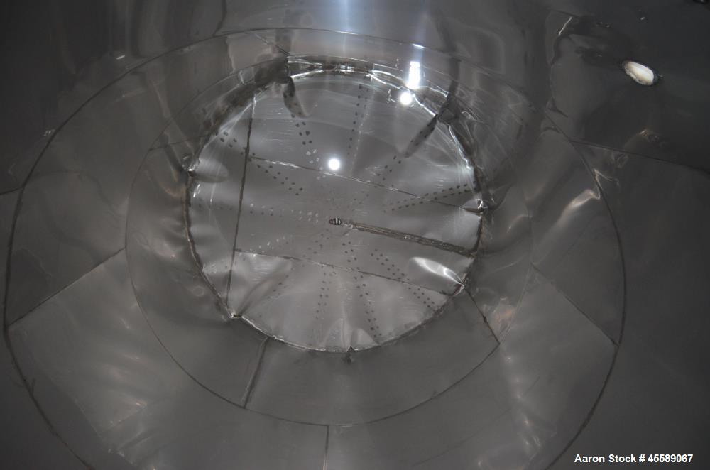 Used 7250 Gallon Stainless Steel Vertical Tank