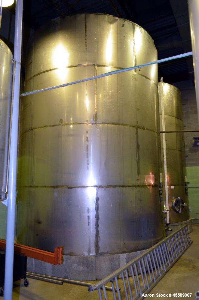 Used 7250 Gallon Stainless Steel Vertical Tank