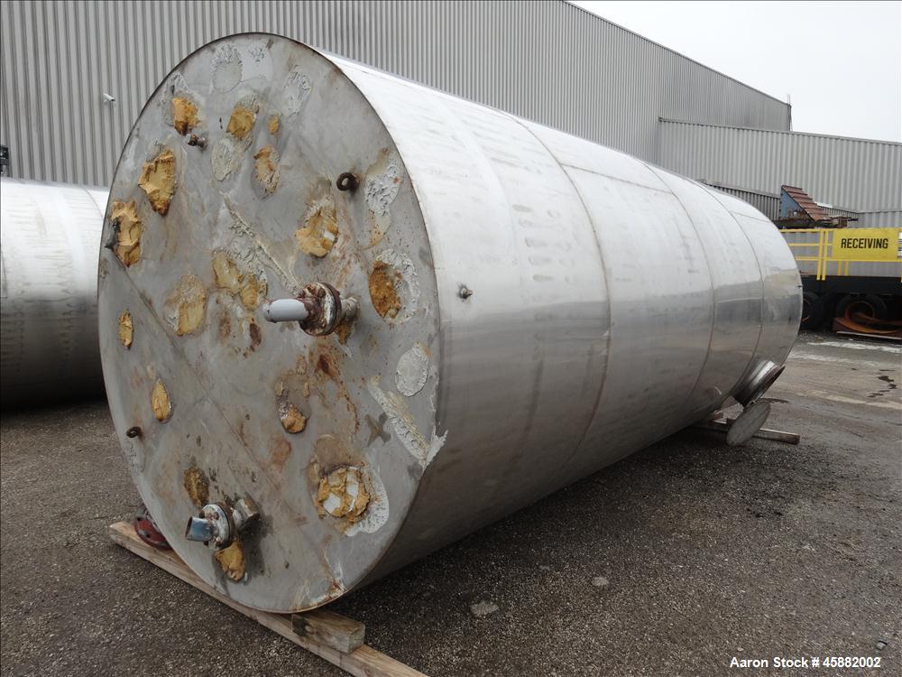 Used- Approximately 6,500 Gallon Tank, 304 Stainless steel, Vertical