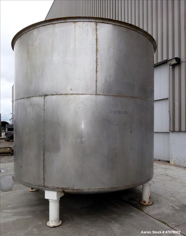 Used Tank, Approximate 6,000 Gallon, 304 Stainless Steel, Vertical.
