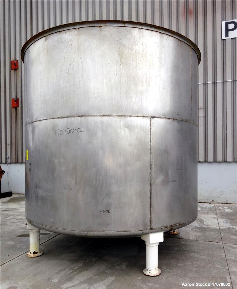 Used Tank, Approximate 6,000 Gallon, 304 Stainless Steel, Vertical.