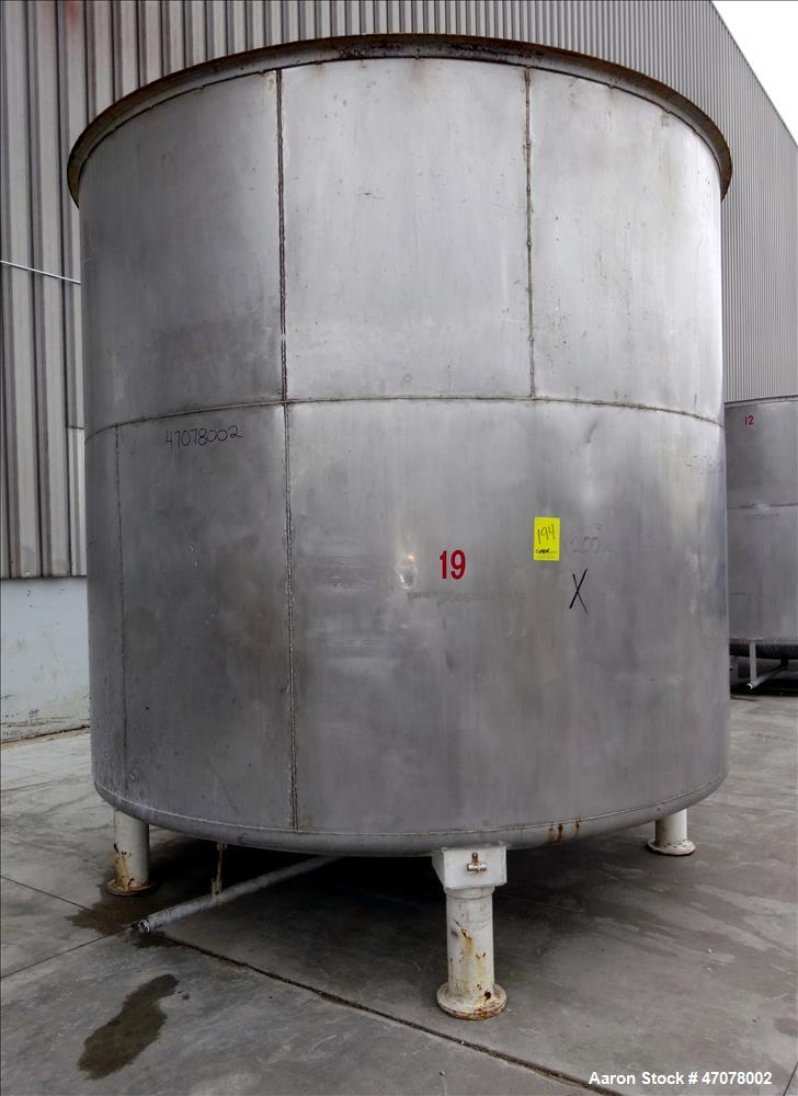 Used Tank, Approximate 6,000 Gallon, 304 Stainless Steel, Vertical.