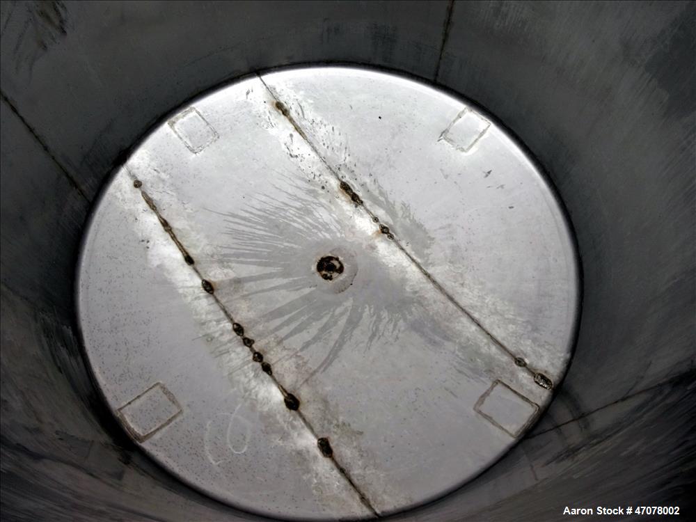 Used Tank, Approximate 6,000 Gallon, 304 Stainless Steel, Vertical.