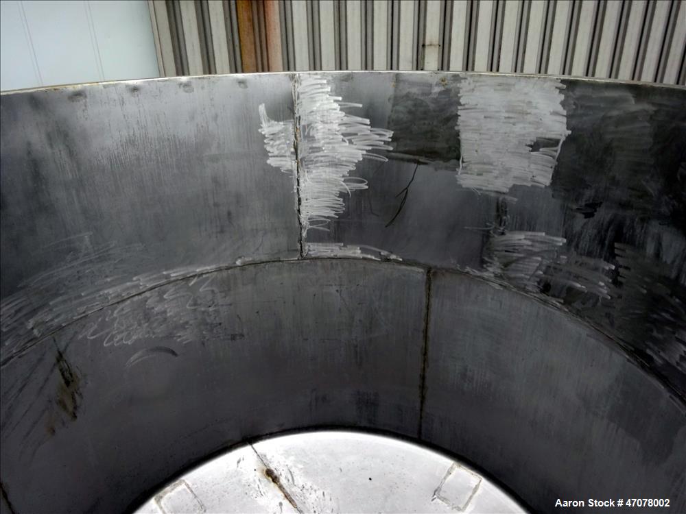 Used Tank, Approximate 6,000 Gallon, 304 Stainless Steel, Vertical.
